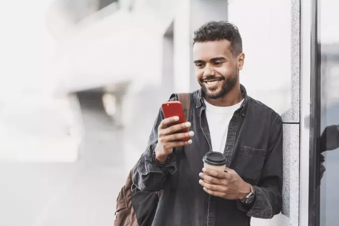 Une personne au téléphone